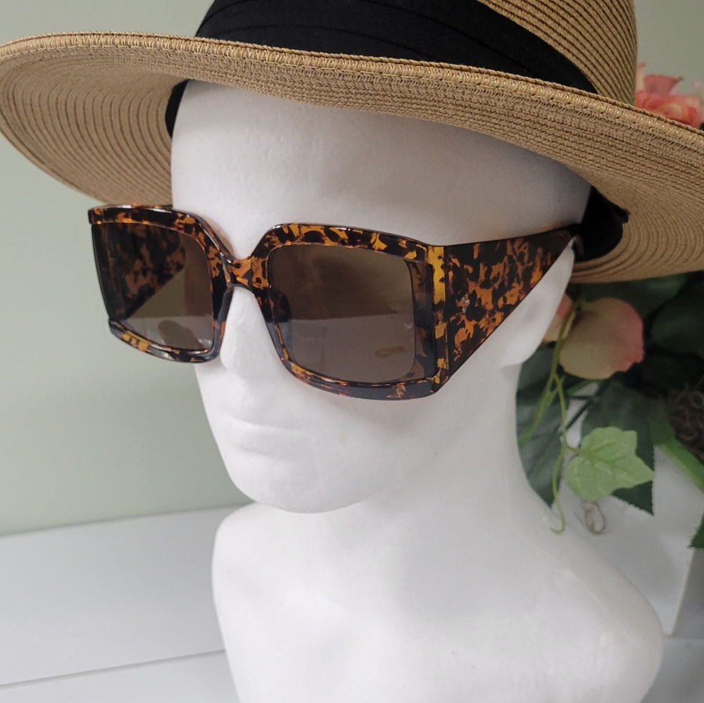 NWT OVERSIZED SQUARE DESIGNER STYLE PREMIUM QUALITY SUNGLASSES 🕶 W CASE